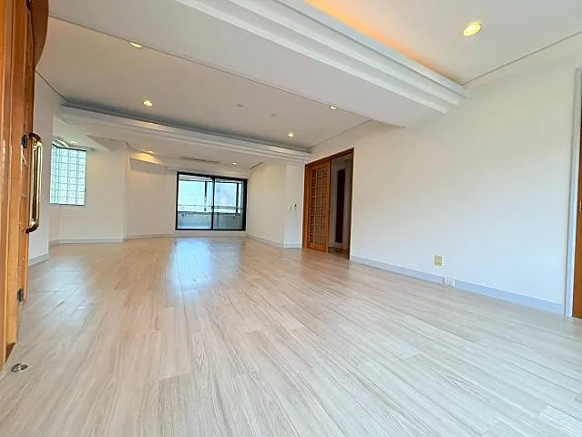 芦屋市三条町の賃貸マンションの居間・リビング