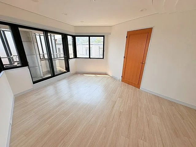 芦屋市三条町の賃貸マンションの居間・リビング