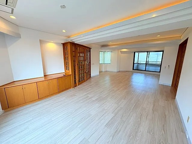 芦屋市三条町の賃貸マンションの居間・リビング