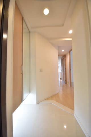 神戸市中央区栄町通６丁目の賃貸マンションの玄関