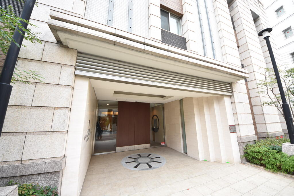 神戸市中央区栄町通６丁目の賃貸マンションのエントランス