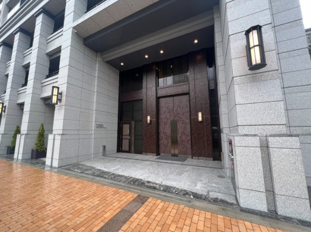 神戸市中央区海岸通１丁目の賃貸マンションのエントランス