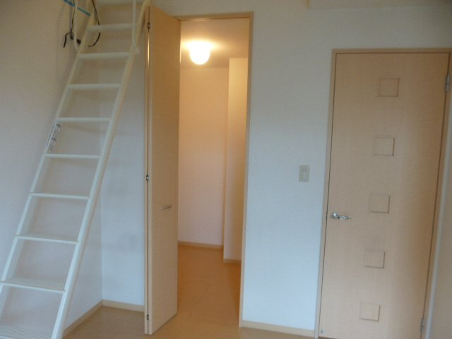 姫路市飾磨区西浜町２丁目のハイツの収納