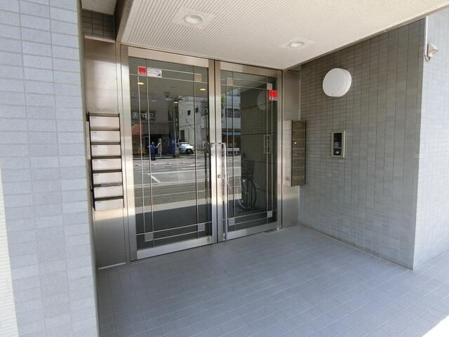 宮元町齋藤ビルのエントランス