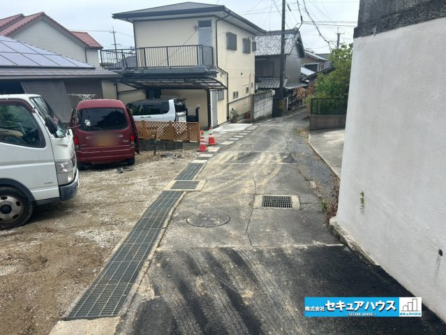 【同施工物件ご案内可能】みよし市福谷町蔵屋敷　全3棟の前面道路含む現地写真|事前予約にて現地ご見学いただけます！お気軽にお問い合わせください♪
■株式会社　セキュアハウス　豊明店■
住宅ローンに強く、知識、経験豊富なスタッフ在籍
お客様に寄り添い、ご成約後もサポート致します。