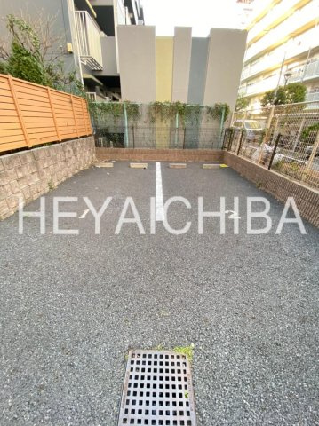 イーストコート平野の駐車場
