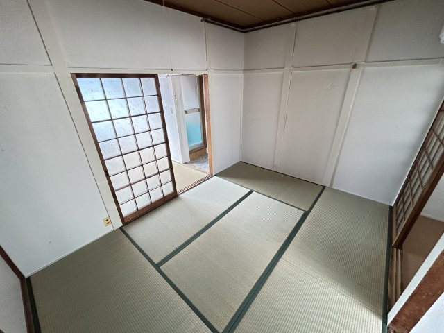 富田林市山中田アパートの居間・リビング