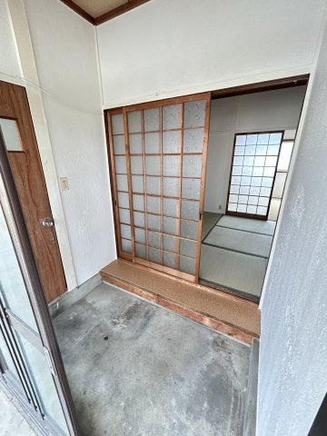 富田林市山中田アパートの玄関