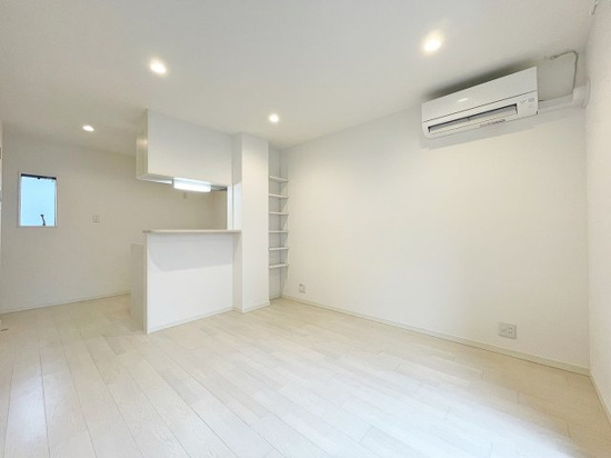 ユーズフォレシア小頭町の居間・リビング|こちらのリビングで趣味の時間をお楽しみください
