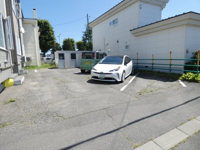 コーポトレンディⅠの駐車場