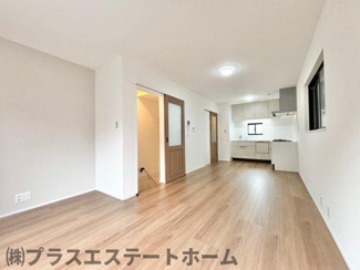 【居間・リビング】 | 上池田1丁目　築浅戸建