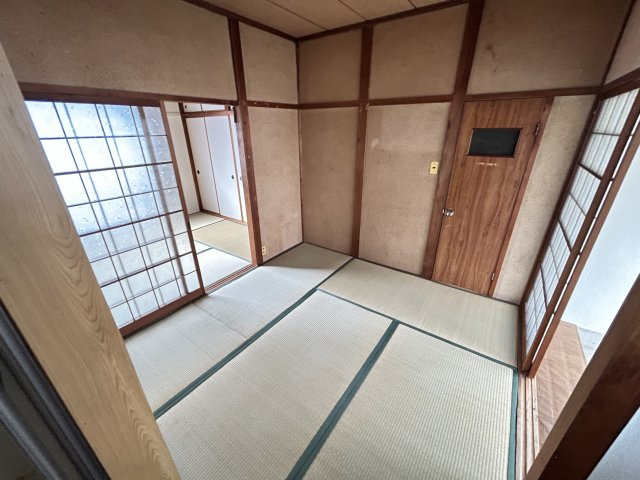 富田林市山中田アパートの居間・リビング