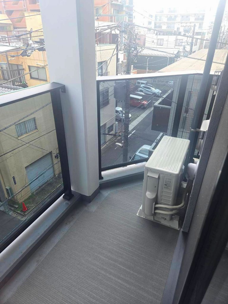 プライムブリス森下スタジオのバルコニー