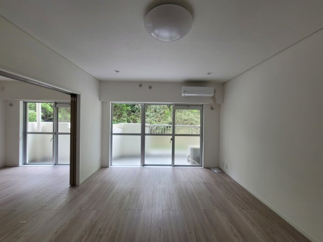 新ゆりグリーンタウンアカシア街区4号棟の居間・リビング