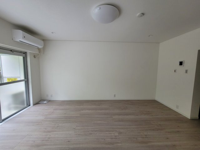 新ゆりグリーンタウンアカシア街区4号棟の居間・リビング