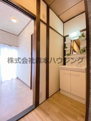 【洗面所】 | 　門真市常盤町24テラスハウス | 忙しい朝には欠かせない洗面所です