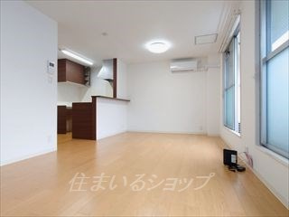 ＧＫビルの居間・リビング|14.1帖のゆったりLDK