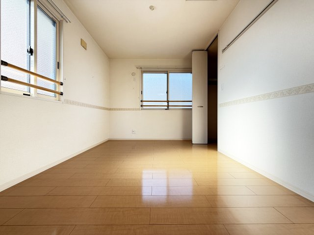 リビングタウン北川添 B棟の洋室