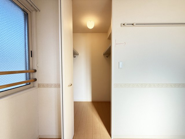 リビングタウン北川添 B棟の収納