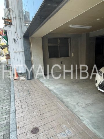 ドゥメゾン戸田の駐車場