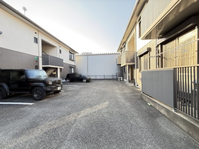 シャーメゾン北久保 B棟の駐車場