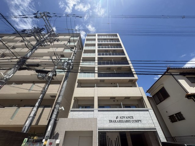 アドバンス江坂東コンフィの外観