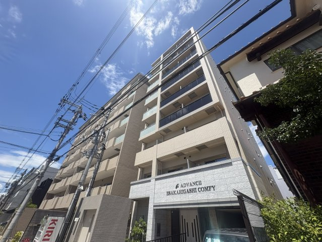 アドバンス江坂東コンフィの外観