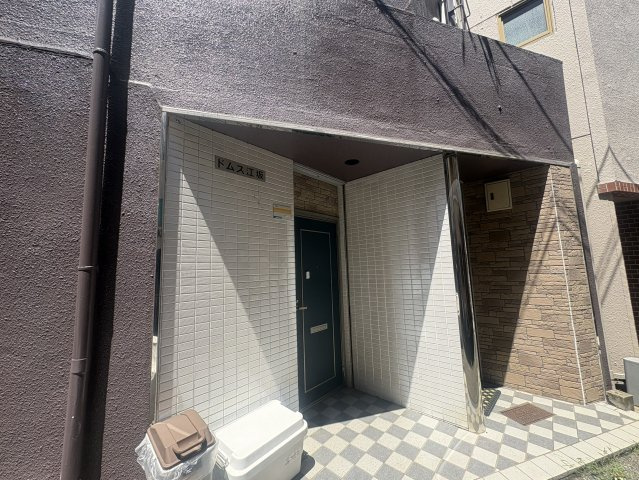 ドムス江坂のエントランス