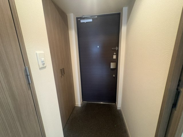 プレサンスOSAKA江坂の玄関