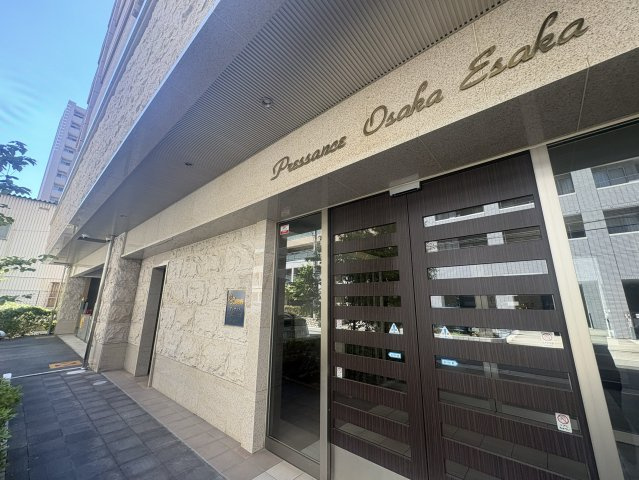 プレサンスOSAKA江坂のエントランス