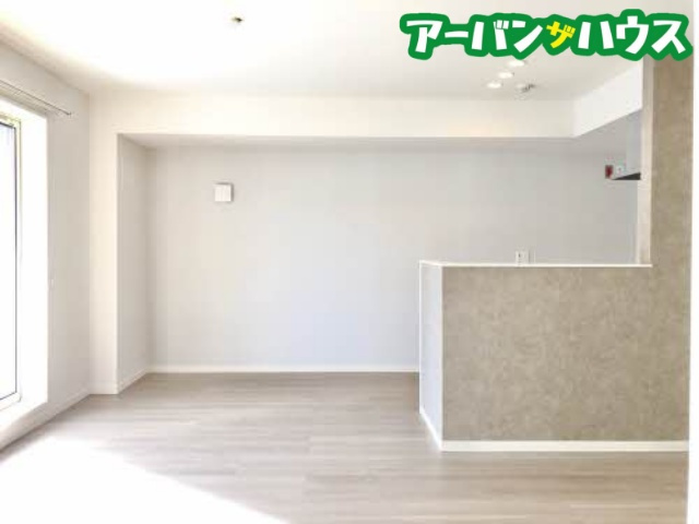 サニーコートの居間・リビング