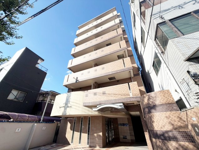 BeeHive吹田駅前の外観
