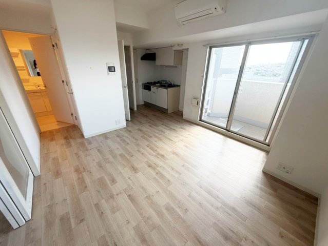 BeeHive吹田駅前の居間・リビング