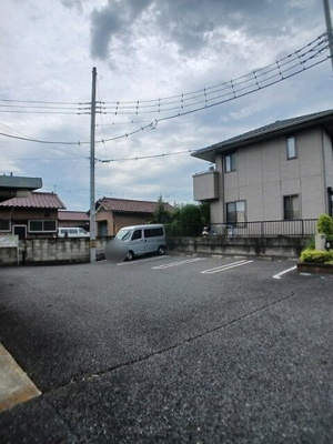 【駐車場】 | ブルー・スカイⅠ | 駐車場に車を止められます