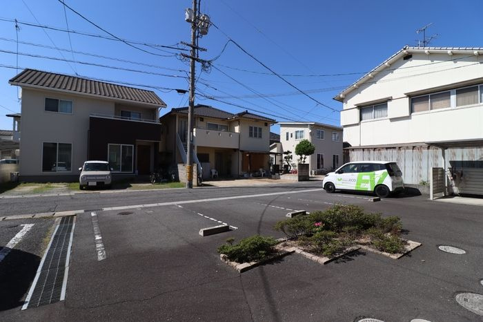 グローリーの駐車場