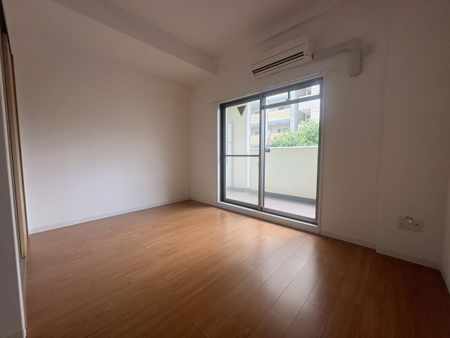 吹田市江坂町１丁目の賃貸マンションの居間・リビング