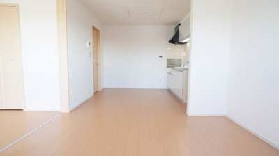 【居間・リビング】 | ルプティニＬ | こちらの居間で趣味の時間をお楽しみください