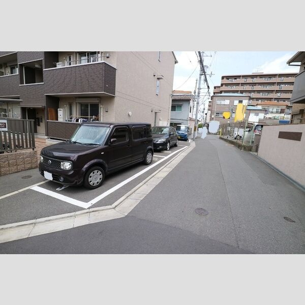 グランシャリオ　A棟の駐車場