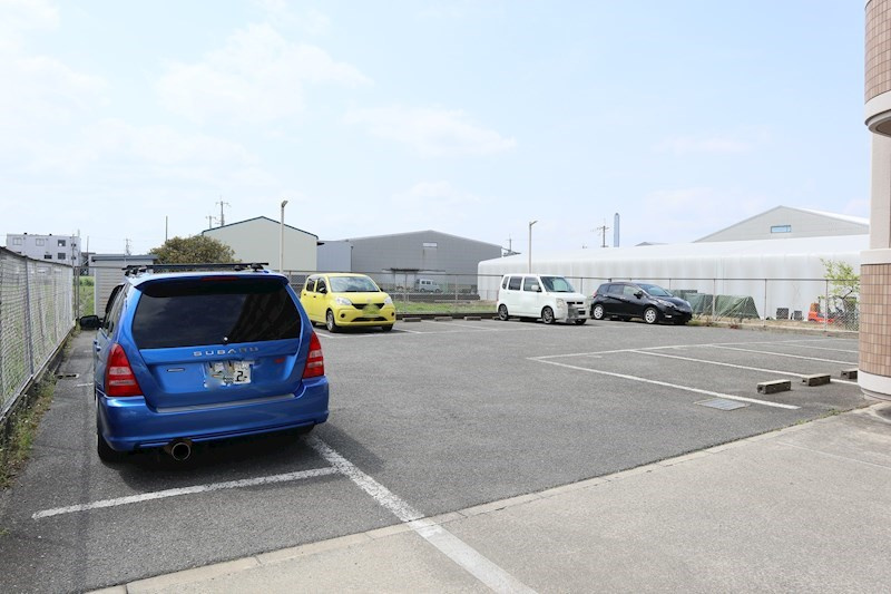 グランドールYの駐車場