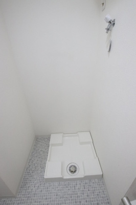 洗濯機置き場は洗面所にあり。