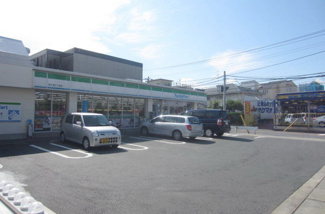 ファミリーマート市川欠真間店 徒歩4分。コンビニ 320m