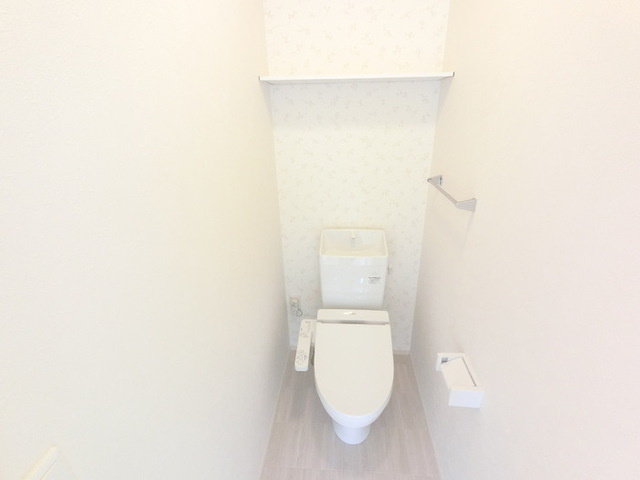 ルッソのトイレ|温水洗浄便座付きトイレです。（２箇所）