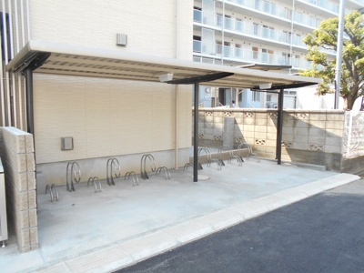 屋根付き駐輪場もご用意しています。