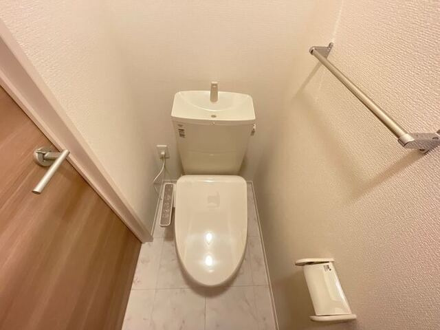 グラシアのトイレ|温水洗浄便座付きトイレです。