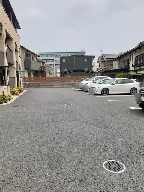 アリッサムの駐車場