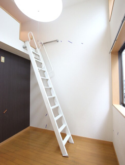 照明は残置物となります※清掃前の状態です