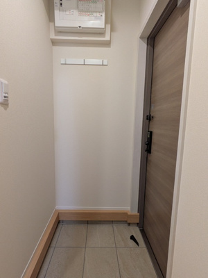 訪問者から居住スペースが見えない玄関♪