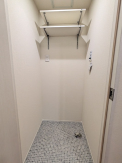 使える収納棚あり♪室内洗濯機置場♪