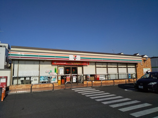 セブンイレブン足立東伊興１丁目店まで300ｍ
