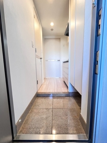 新品家具付きマンション目黒18(KaGood東京)の玄関